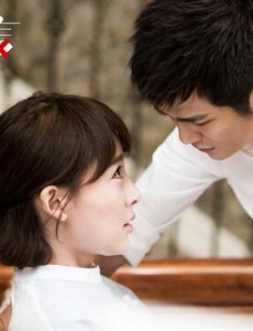 爱人的谎言热播 霸道总裁暖心骑士你爱哪个？