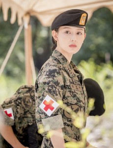 太阳的后裔尹明珠和徐大荣为什么分手?徐大荣喜欢尹明珠吗？徐大荣和尹明珠在一起了吗？