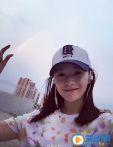 李依伊整容了吗？李依伊整容前后对比照 李依伊素颜照