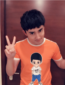 爱的阶梯张睿卖萌生活照欣赏