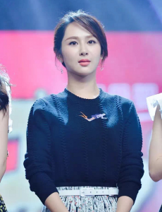 杨紫《欢乐颂》发布会首秀架子鼓 秒变“帅气豪爽派”