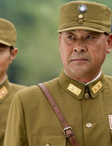 电视剧狐影中万乘风的胳膊13集还在，14集就没了，狐影中万乘风的胳膊是怎么断的？