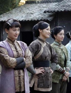 嫂子嫂子三嫂有没有出卖丁家堡 三嫂听张山民的话了吗？嫂子嫂子三嫂变好了吗？ 三嫂被发现了吗？