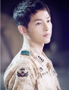 太阳的后裔热播角色扮演被明星玩坏   中国版柳时镇引发网友猜测