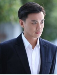 两个女人的战争齐伟和谁发生了关系？后来齐伟又为什么进了监狱？