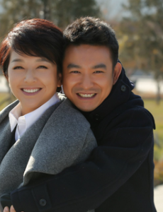 穿越谜团第1集中斯宁的手机被谁偷走了？斯宁还活着吗？