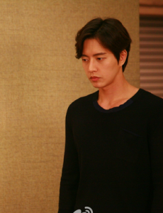 远得要命的爱情剧情介绍第7集预告  初夏和沈岸关系升温 何若男追爱伤心