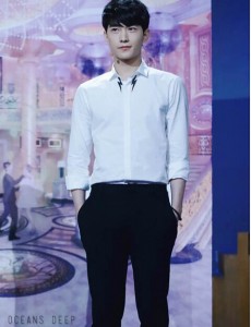 微微一下很倾城杨洋帅气西装照曝光 霸道总裁气质神似肖奈