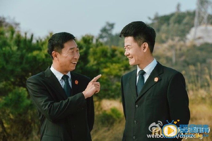 小镇大法官剧照