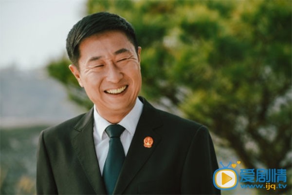 小镇大法官剧照