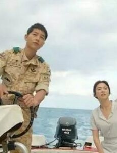 太阳的后裔宋仲基带宋慧乔是在哪个海捡的石头？太阳的后裔宋仲基带宋慧乔去的是那座岛屿？