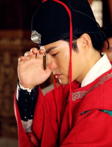 五鼠闹东京第35集预告 皇上相中丁月华