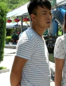 女怕嫁错郎小玲爸爸怎么了？小玲为什么急需十万块钱？小玲答应嫁给佟老板儿子了吗？