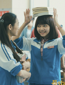 《最好的我们》将播 谭松韵董晴姐妹花片场花絮欣赏