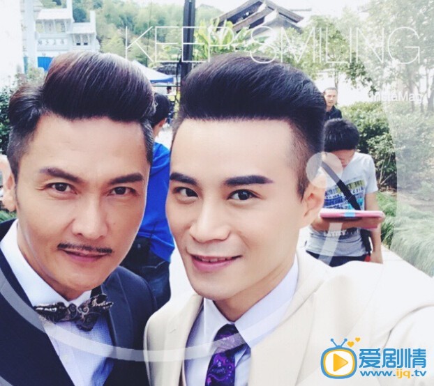 戴流苏耳环的少女拍幕后搞怪照大集合