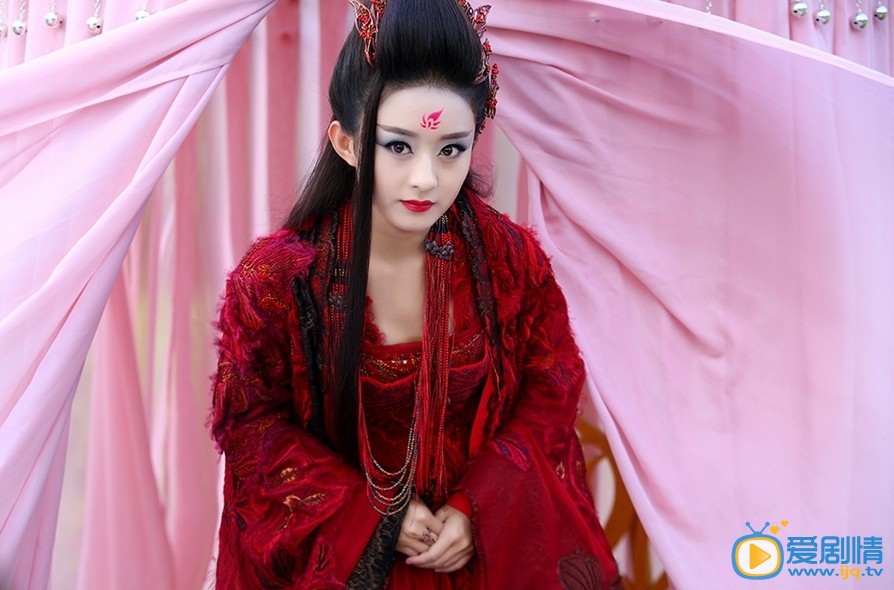 《花千骨》曝赵丽颖红衣绝美霸气妖神剧照(组图)