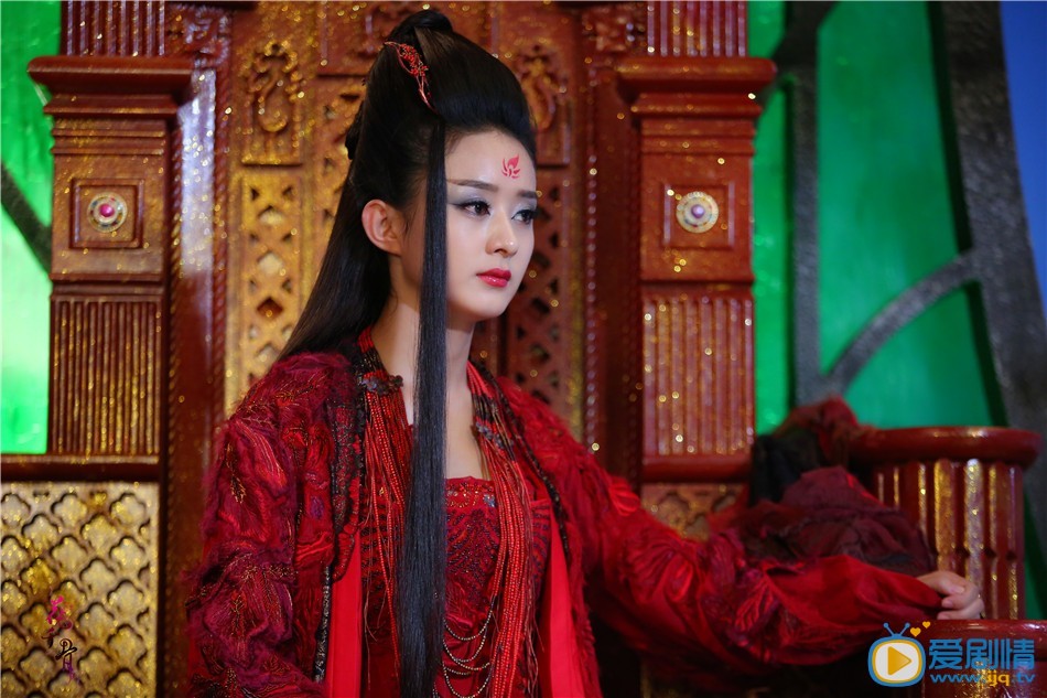 《花千骨》曝赵丽颖红衣绝美霸气妖神剧照(组图)
