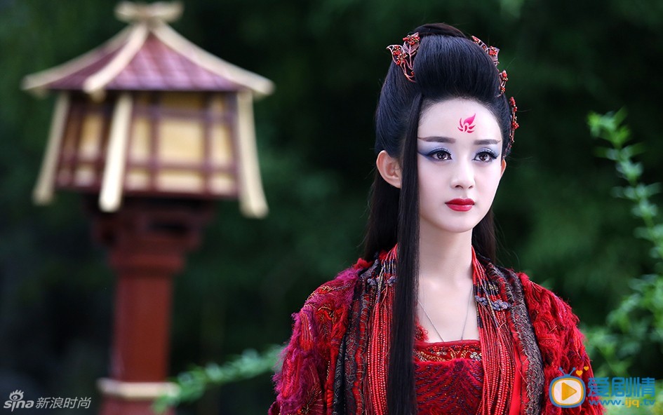 《花千骨》曝赵丽颖红衣绝美霸气妖神剧照(组图)
