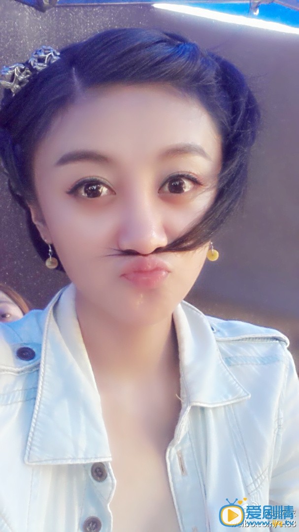 天伦江英丽扮演者陆纪依生活照欣赏