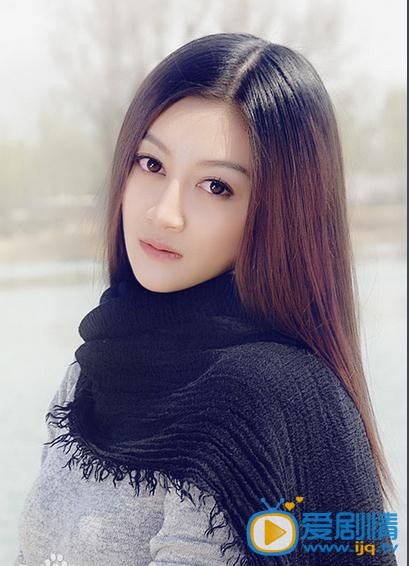 天伦江英丽扮演者陆纪依写真