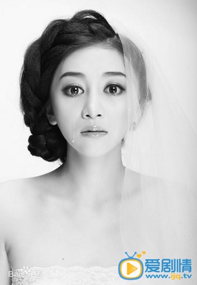 天伦江英丽扮演者陆纪依写真