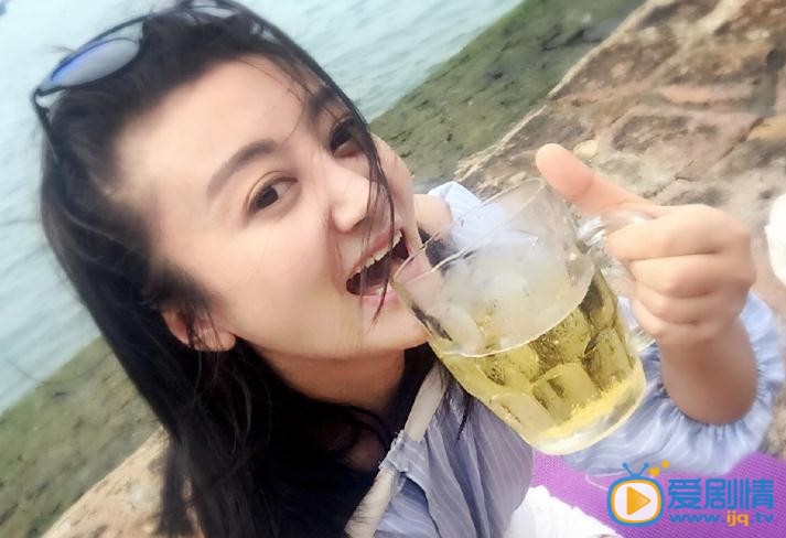 天伦江英丽扮演者陆纪依生活照欣赏