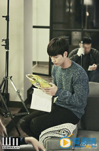 远得要命的爱情剧照