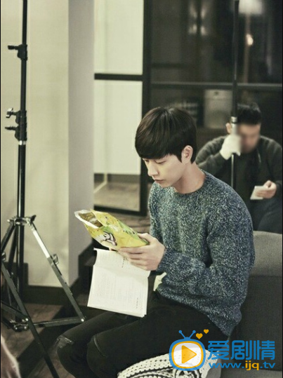 远得要命的爱情剧照