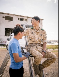 太阳的后裔宋仲基与柳时镇的渊源