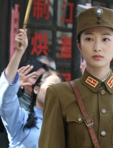 电视剧狐影中朱莉娜和郭厅长是什么关系？电视剧狐影中朱莉娜是怎么认识雷震的？