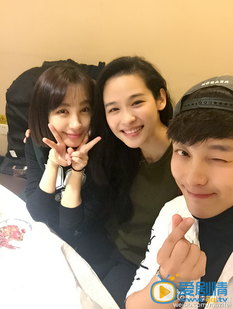 远得要命的爱情剧照