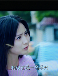 爱的阶梯是谁害张乐美的孩子早产？张乐美的孩子保住了吗？张乐美最后死了吗？