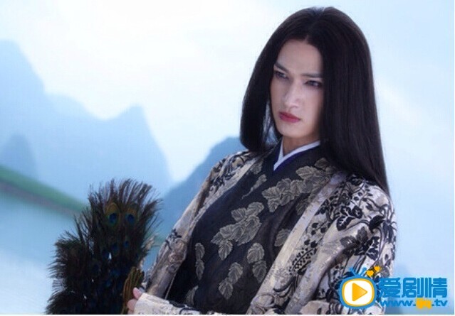 花千骨中杀阡陌戴的美瞳是什么颜色的?什么型号的?