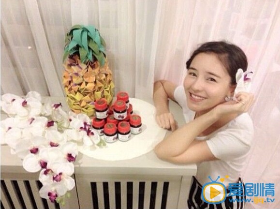 aom可爱的她
 aom高清写真_aom高清剧照